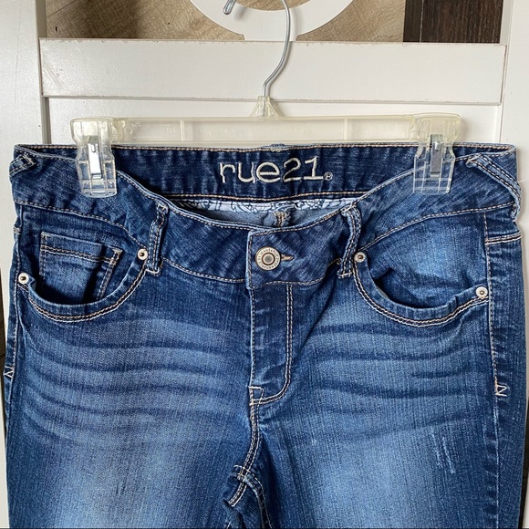 Rue21 Skinny boot cut jeans with a flare at the bottom. Size Long 9/10 - Picture 6 of 10